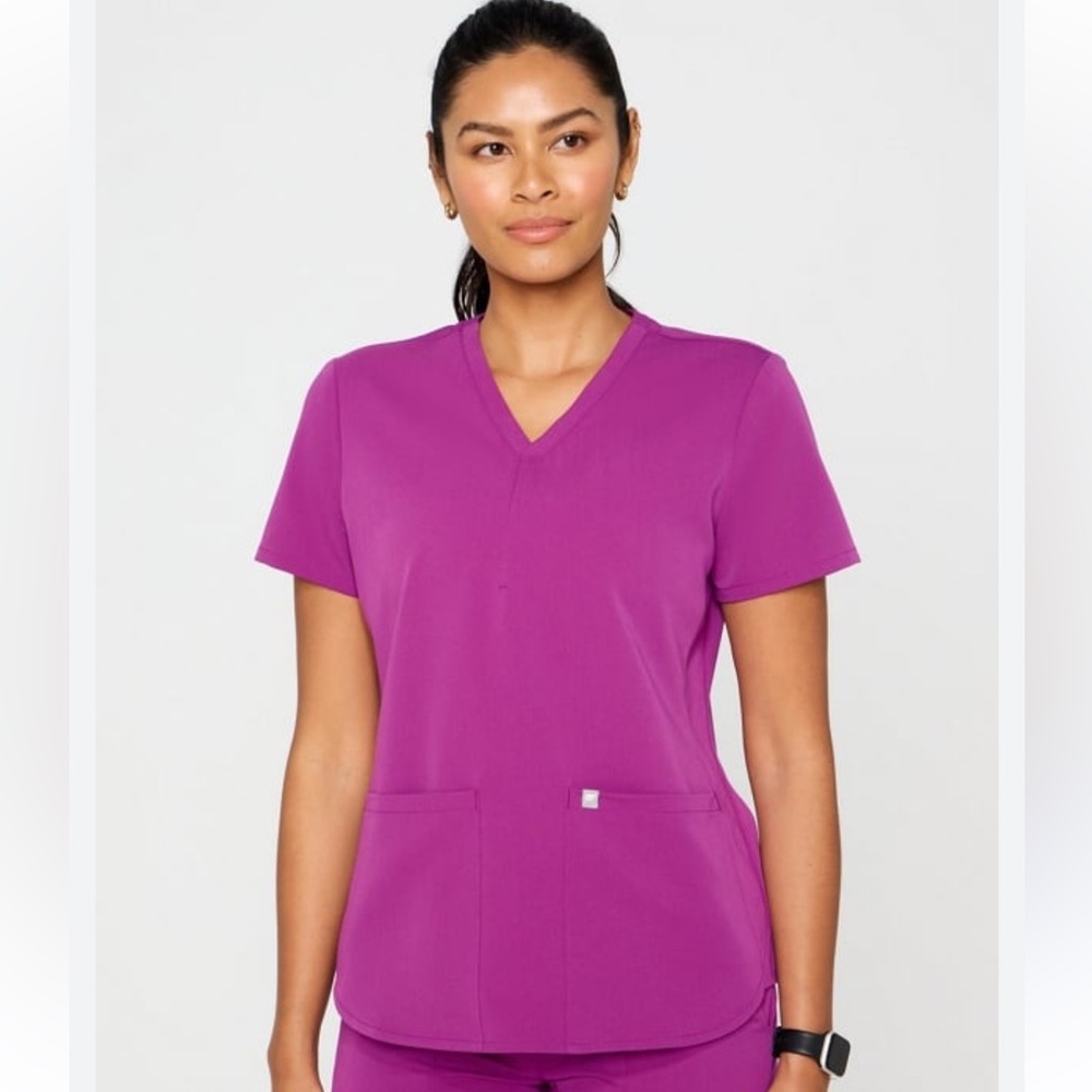 Fabletics Women's Method 2-Pocket Scrub Top